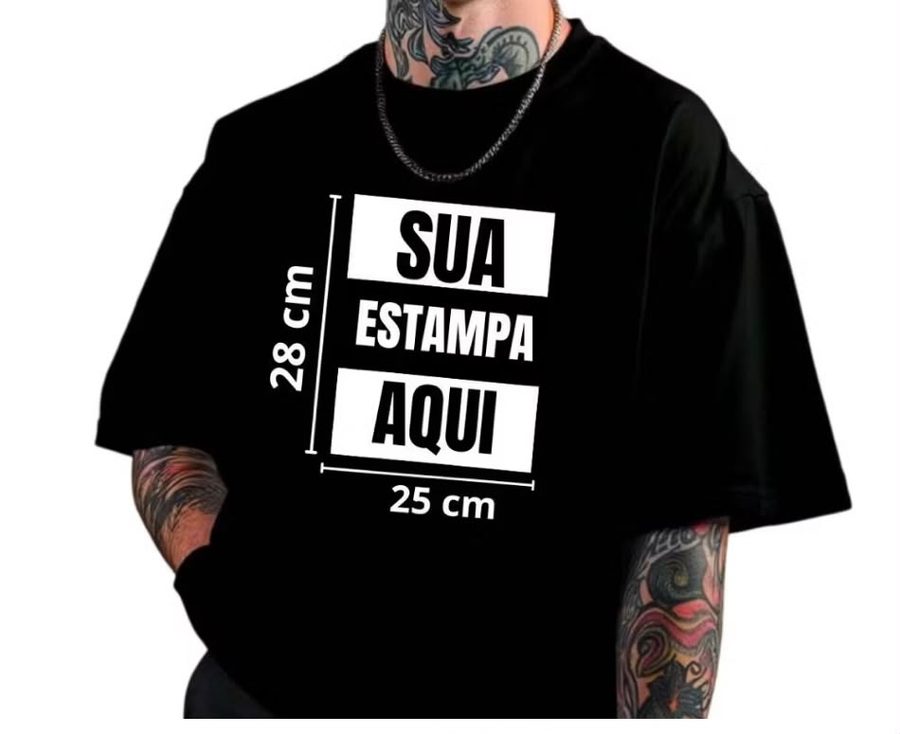 Close-up da área de estampa personalizada na camiseta