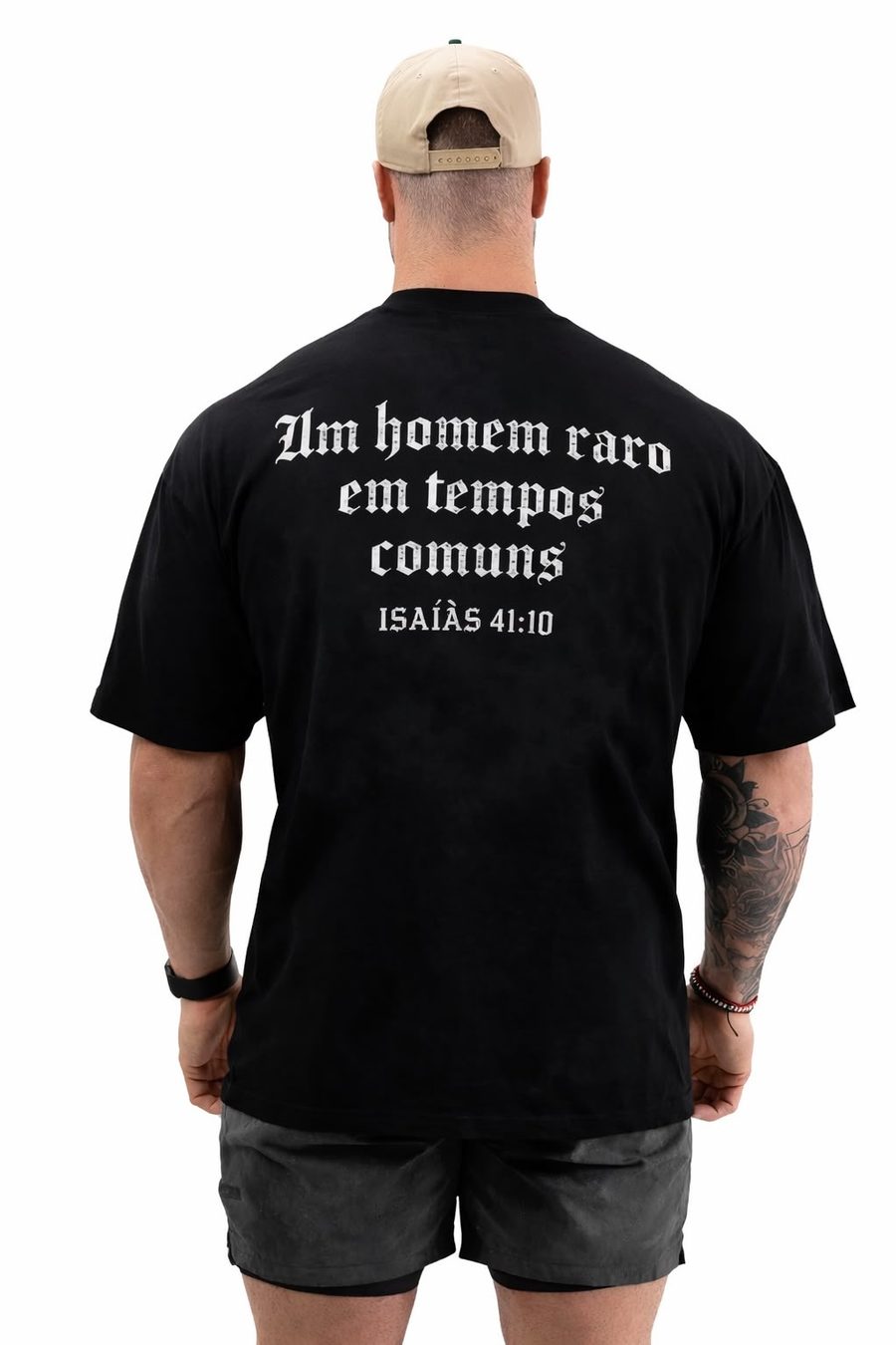 Estilo tipografia gótica - estampa Um homem raro em tempos comuns